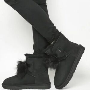 UGG GITA POM POM SHORT ANKLE BOOTS